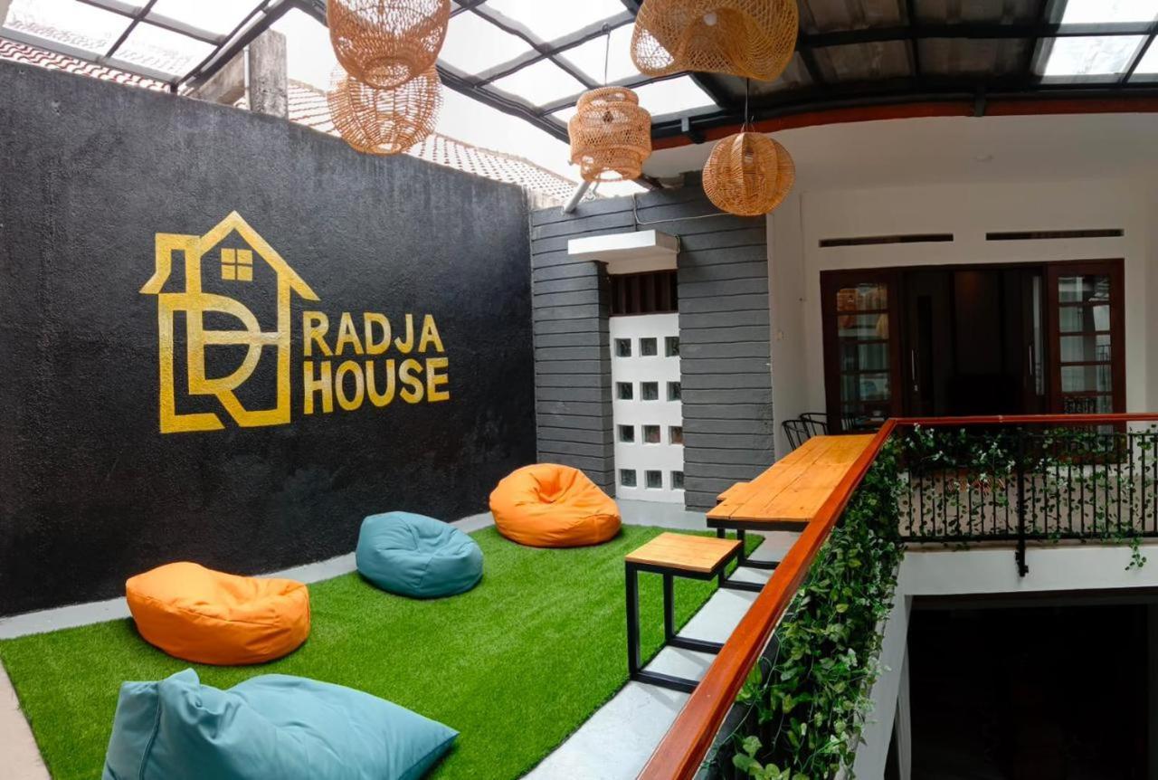 فيلا Radja House Cipaku Indah باندونج المظهر الخارجي الصورة